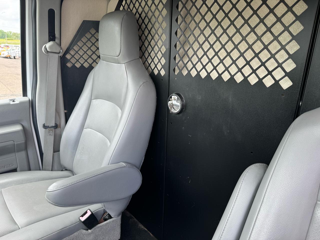 Ford Econoline Cargo Van E-150 Ext Commercial 2014