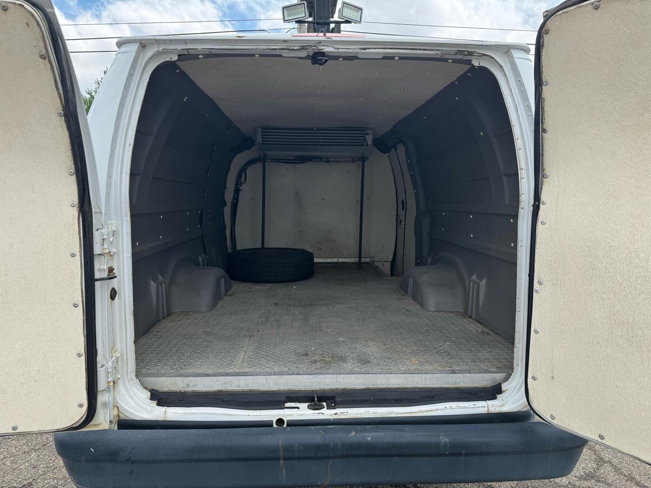 Ford Econoline Cargo Van E-150 Ext Commercial 2014