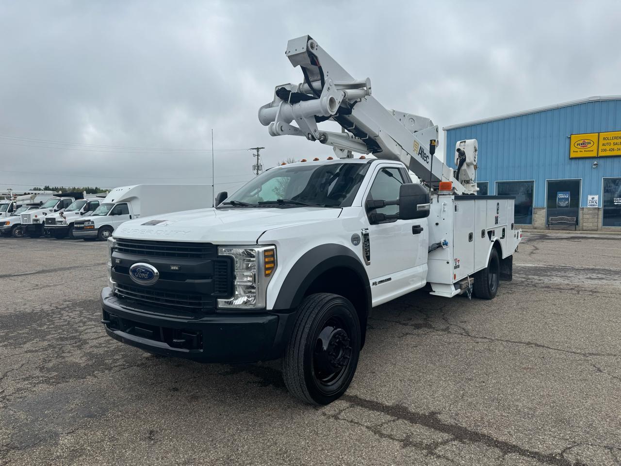 Ford Super Duty F-550 DRW XL 4WD Reg Cab 169" WB 84" CA 2019