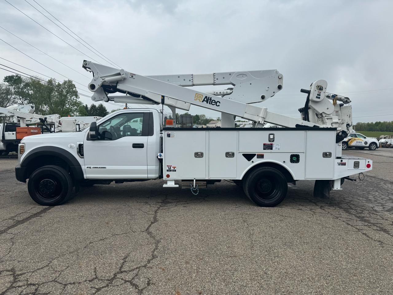 Ford Super Duty F-550 DRW XL 4WD Reg Cab 169" WB 84" CA 2019