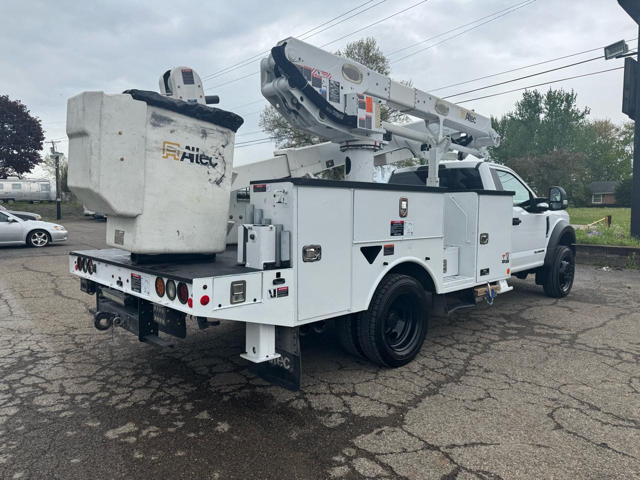 Ford Super Duty F-550 DRW XL 4WD Reg Cab 169" WB 84" CA 2019