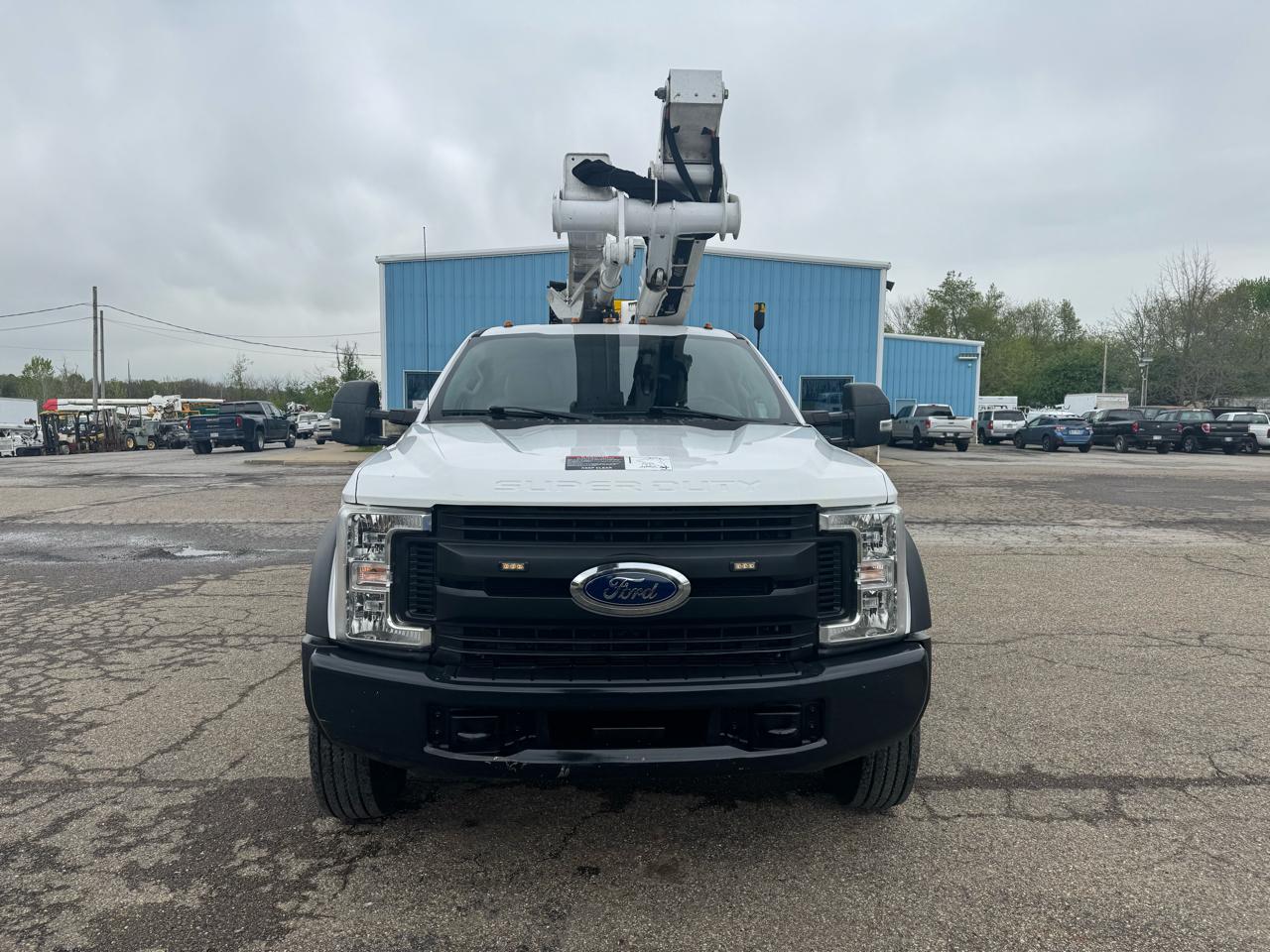 Ford Super Duty F-550 DRW XL 4WD Reg Cab 169" WB 84" CA 2019