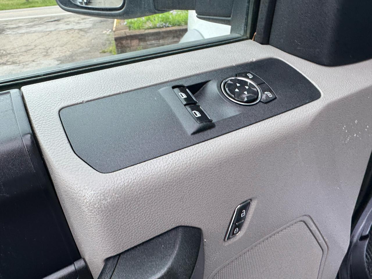 Ford Super Duty F-550 DRW XL 4WD Reg Cab 169" WB 84" CA 2019