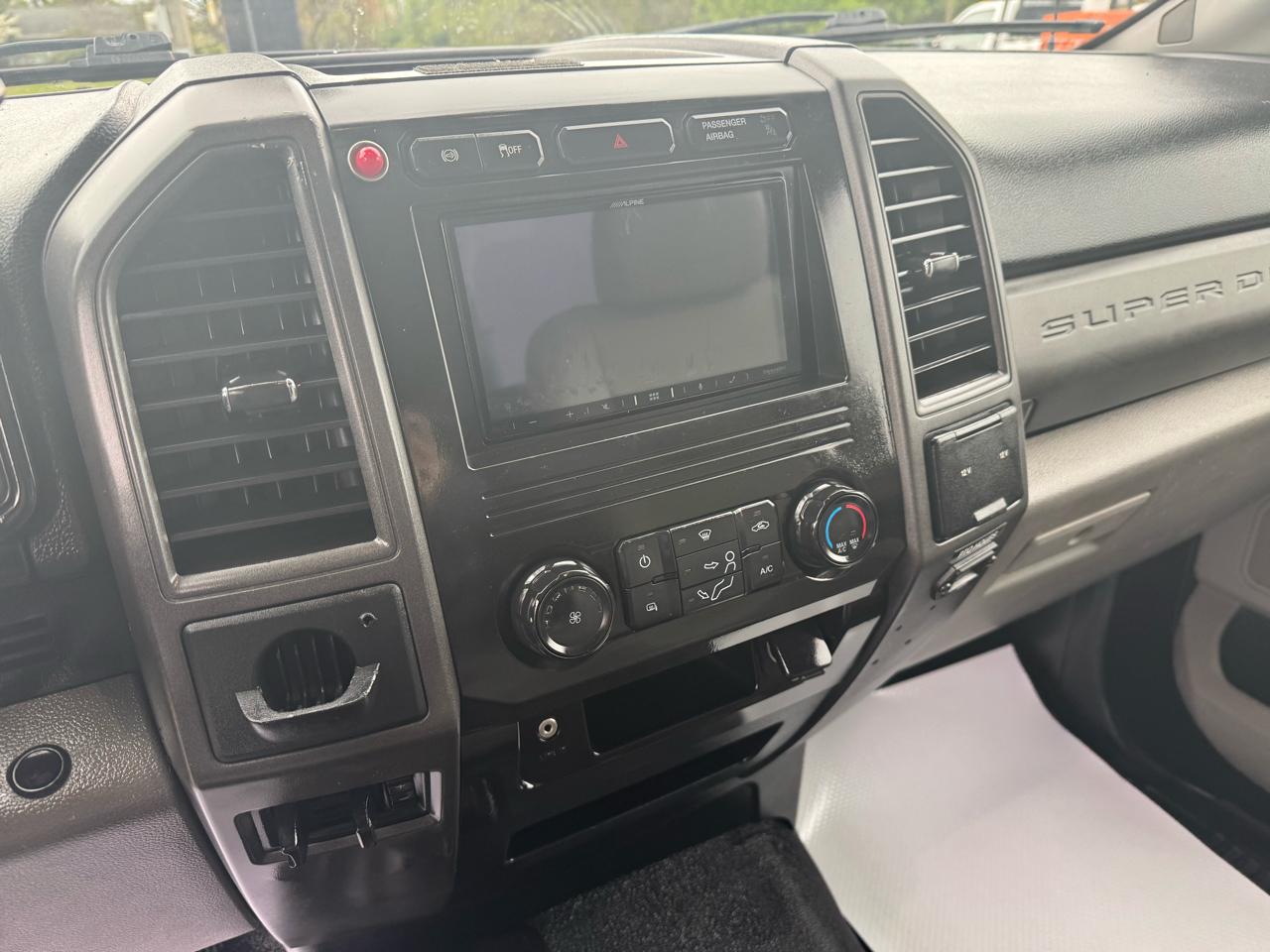 Ford Super Duty F-550 DRW XL 4WD Reg Cab 169" WB 84" CA 2019