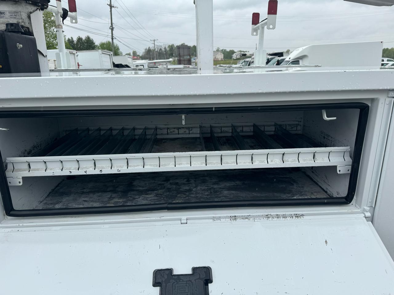 Ford Super Duty F-550 DRW XL 4WD Reg Cab 145" WB 60" CA 2020