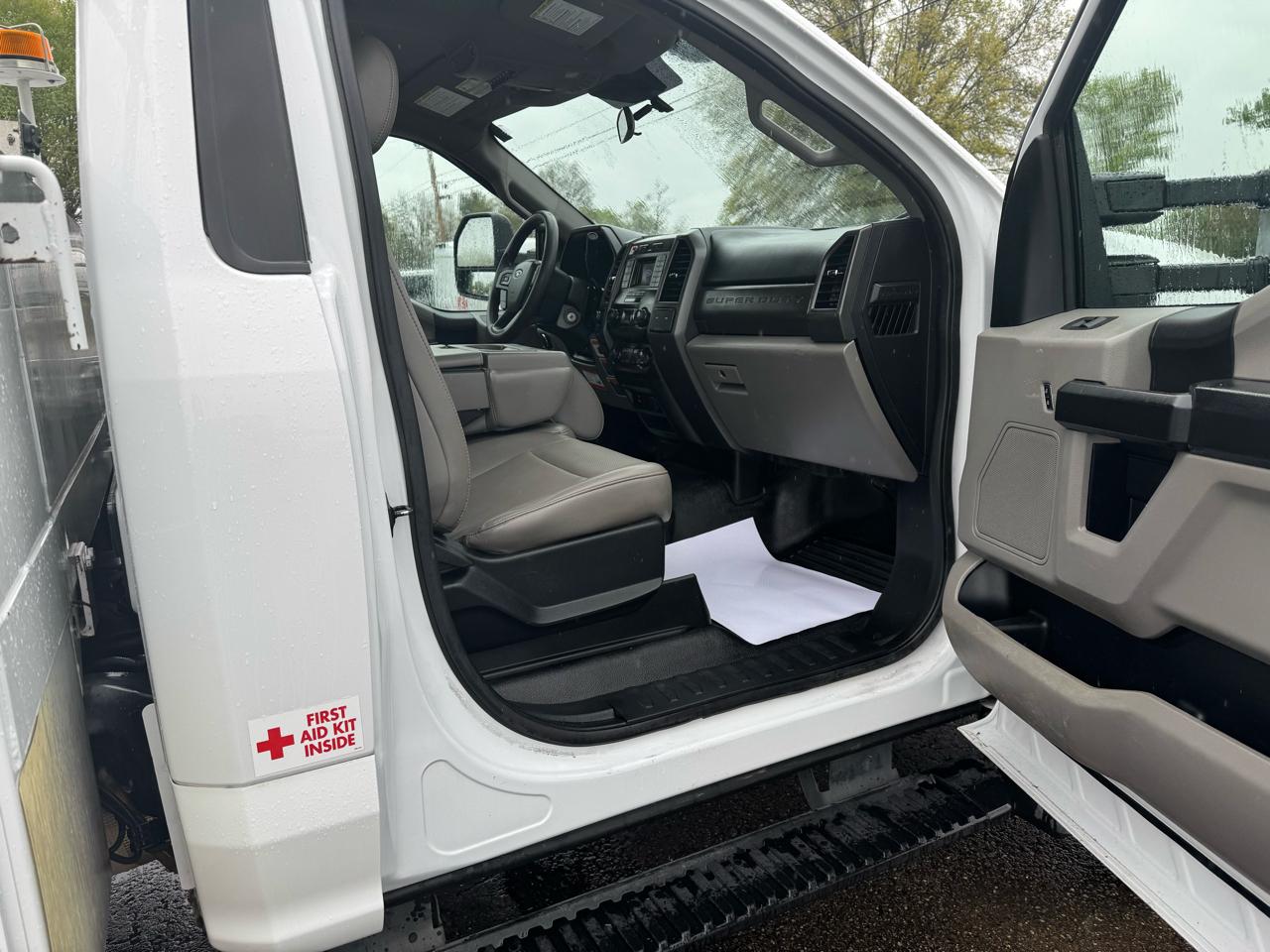 Ford Super Duty F-550 DRW XL 4WD Reg Cab 145" WB 60" CA 2020