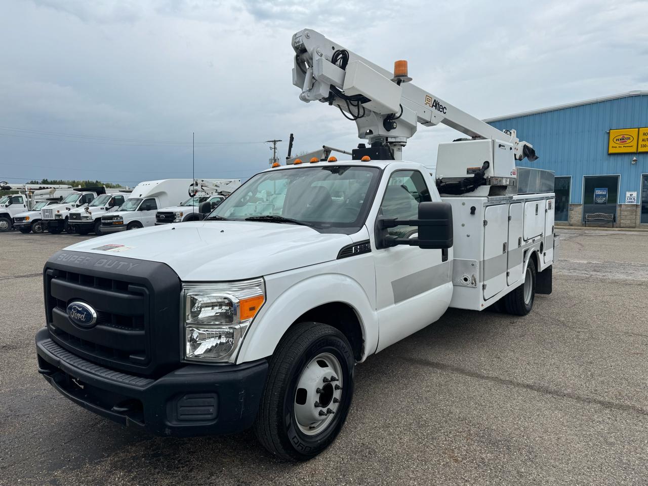 Ford Super Duty F-350 DRW 2WD Reg Cab 165" WB 84" CA XL 2012