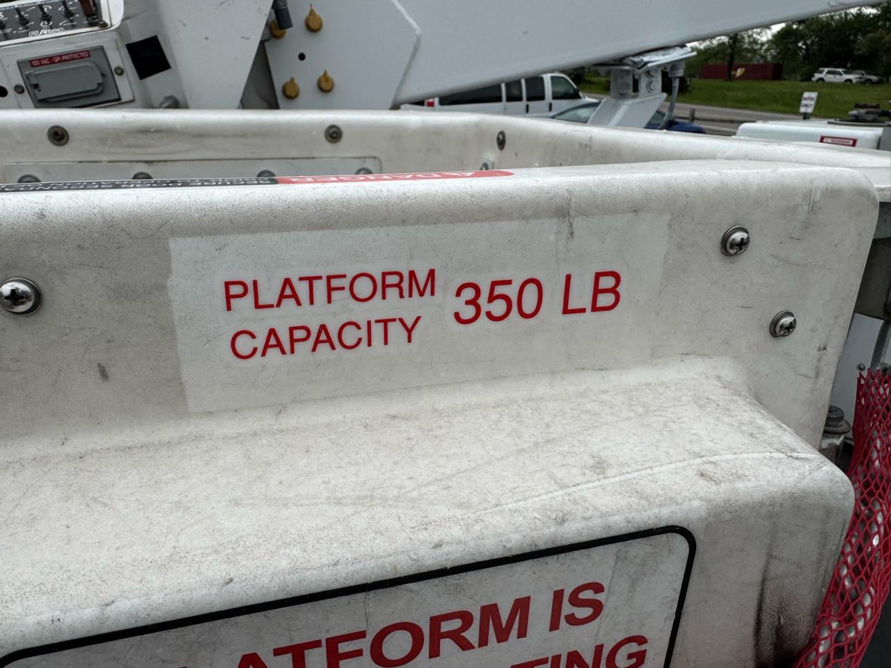 Ford Super Duty F-350 DRW 2WD Reg Cab 165" WB 84" CA XL 2012