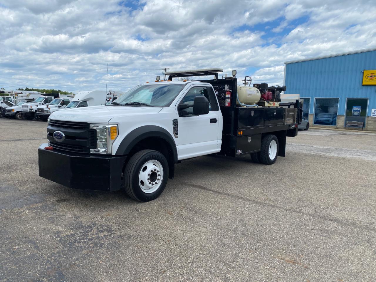 Ford Super Duty F-450 DRW XL 2WD Reg Cab 169" WB 84" CA 2017