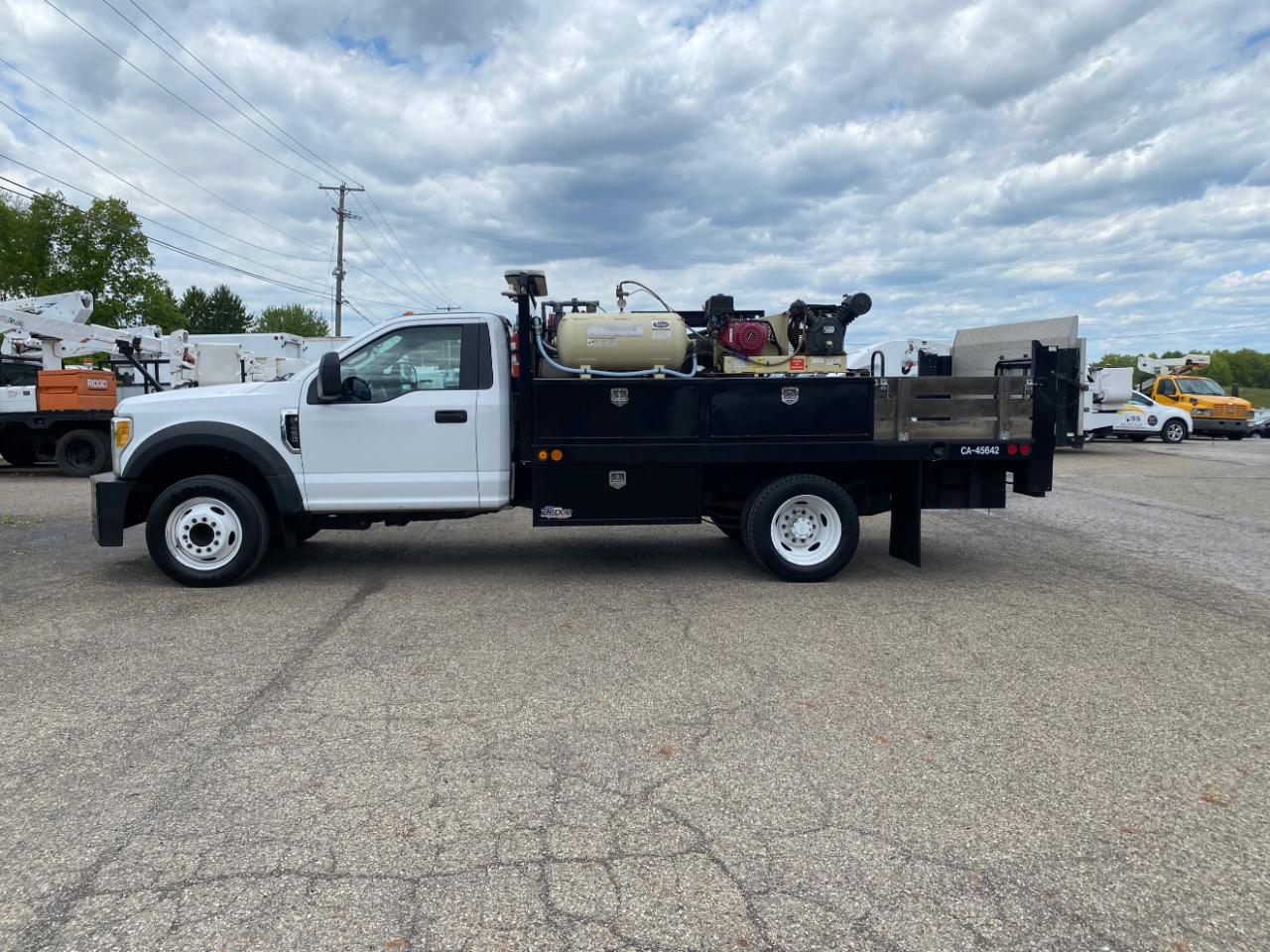 Ford Super Duty F-450 DRW XL 2WD Reg Cab 169" WB 84" CA 2017