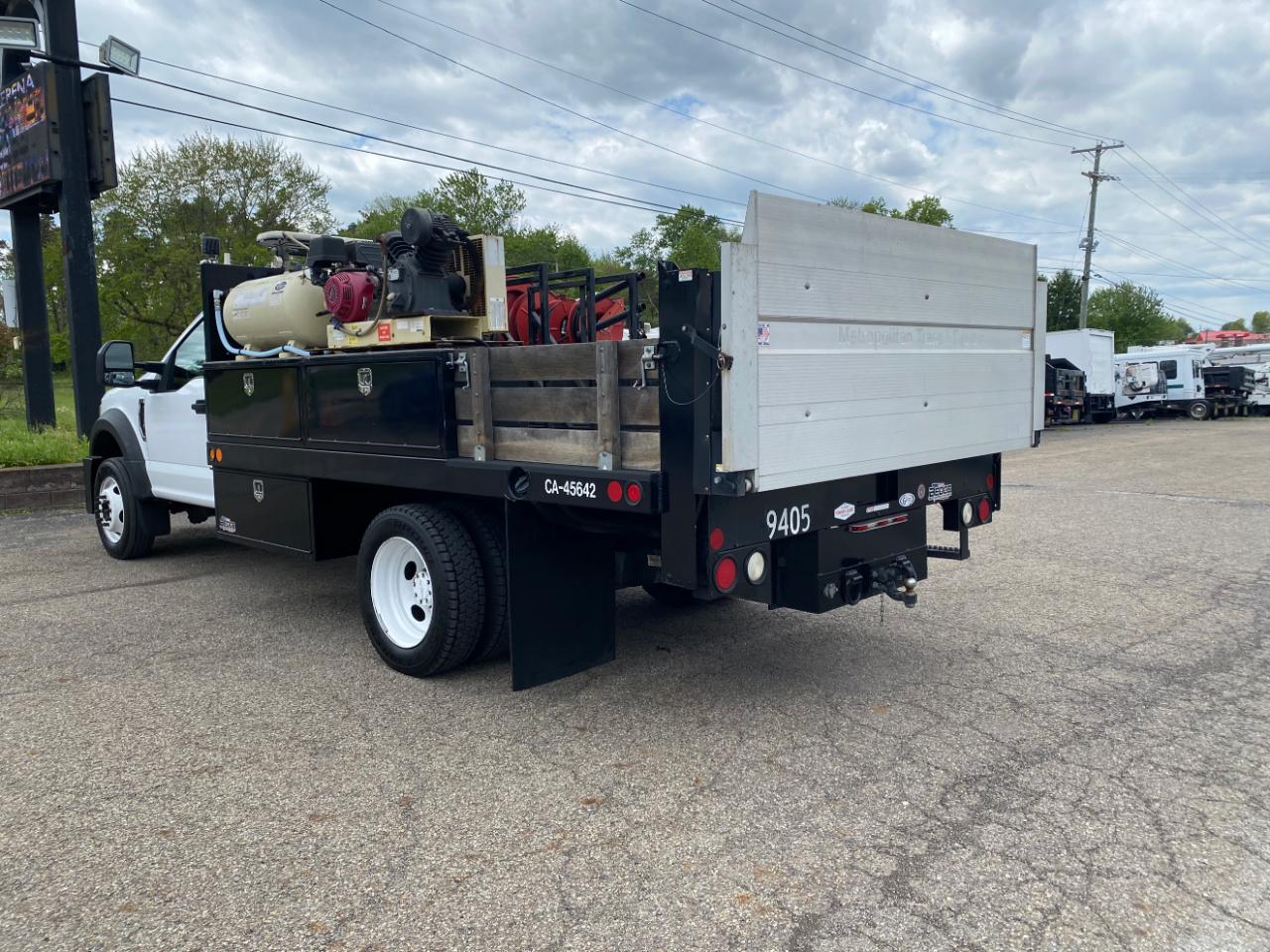 Ford Super Duty F-450 DRW XL 2WD Reg Cab 169" WB 84" CA 2017