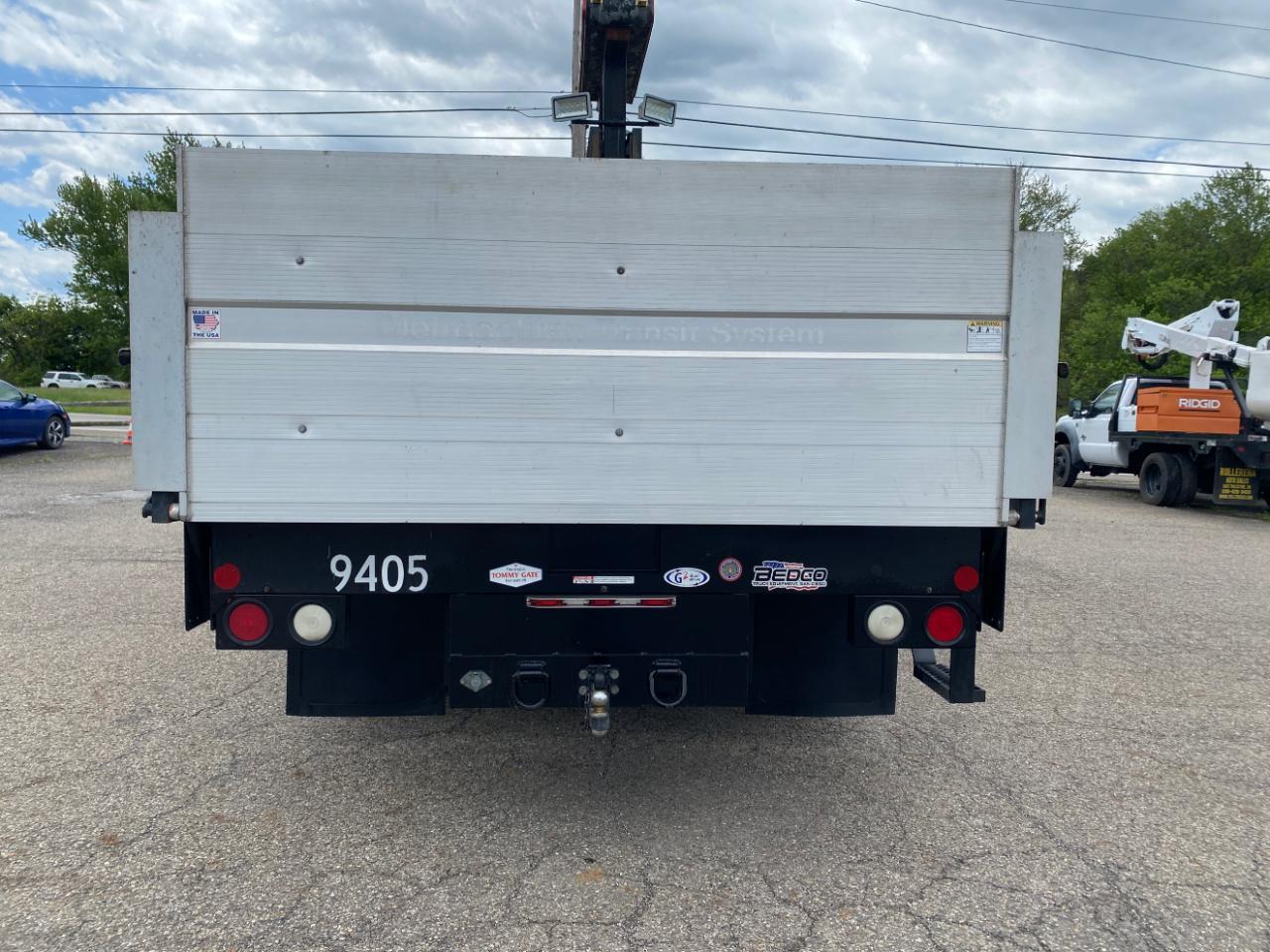 Ford Super Duty F-450 DRW XL 2WD Reg Cab 169" WB 84" CA 2017