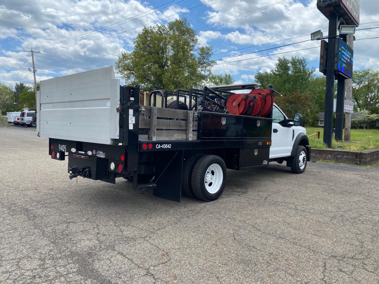 Ford Super Duty F-450 DRW XL 2WD Reg Cab 169" WB 84" CA 2017