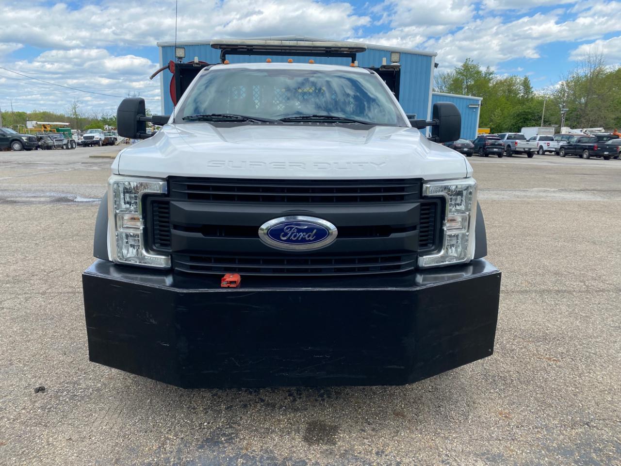 Ford Super Duty F-450 DRW XL 2WD Reg Cab 169" WB 84" CA 2017