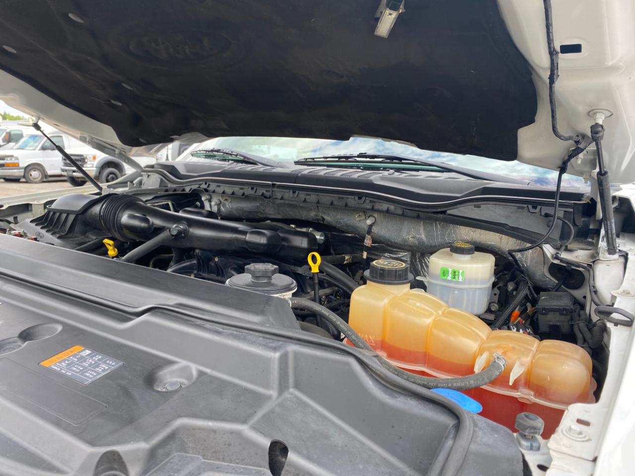 Ford Super Duty F-450 DRW XL 2WD Reg Cab 169" WB 84" CA 2017