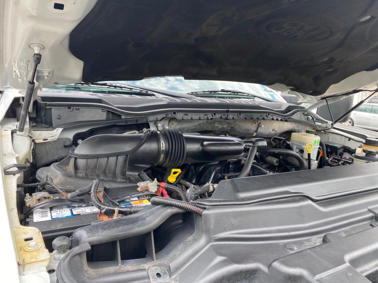 Ford Super Duty F-450 DRW XL 2WD Reg Cab 169" WB 84" CA 2017