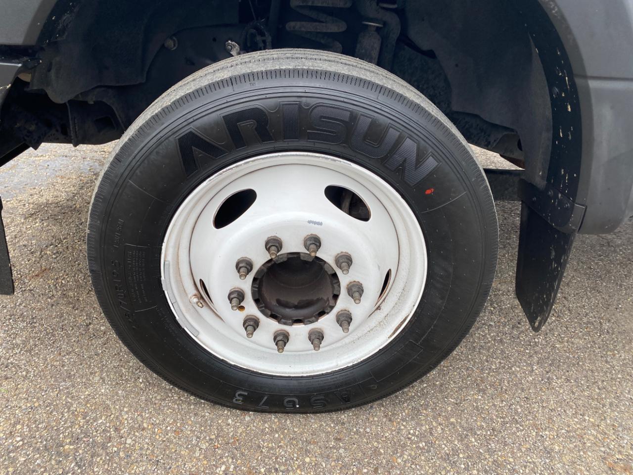 Ford Super Duty F-450 DRW XL 2WD Reg Cab 169" WB 84" CA 2017