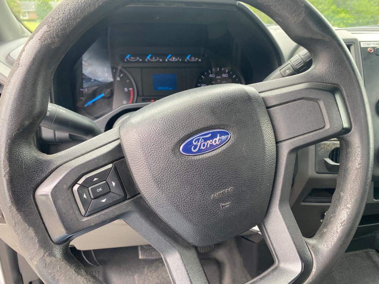 Ford Super Duty F-450 DRW XL 2WD Reg Cab 169" WB 84" CA 2017