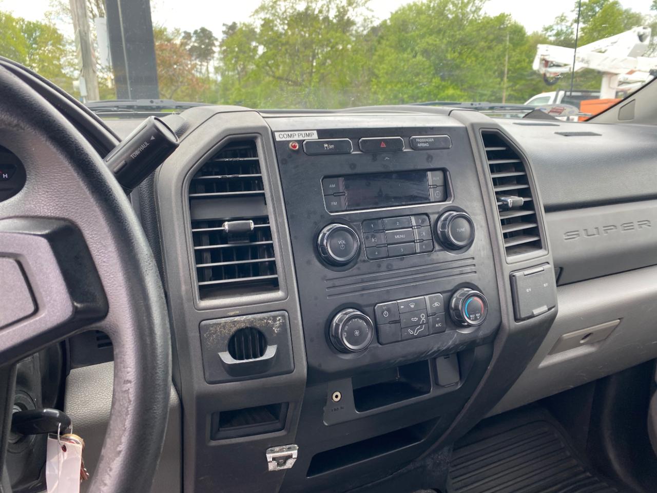 Ford Super Duty F-450 DRW XL 2WD Reg Cab 169" WB 84" CA 2017
