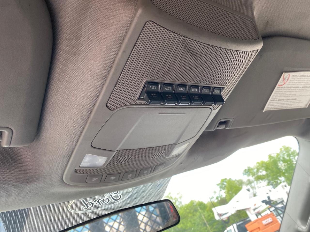 Ford Super Duty F-450 DRW XL 2WD Reg Cab 169" WB 84" CA 2017
