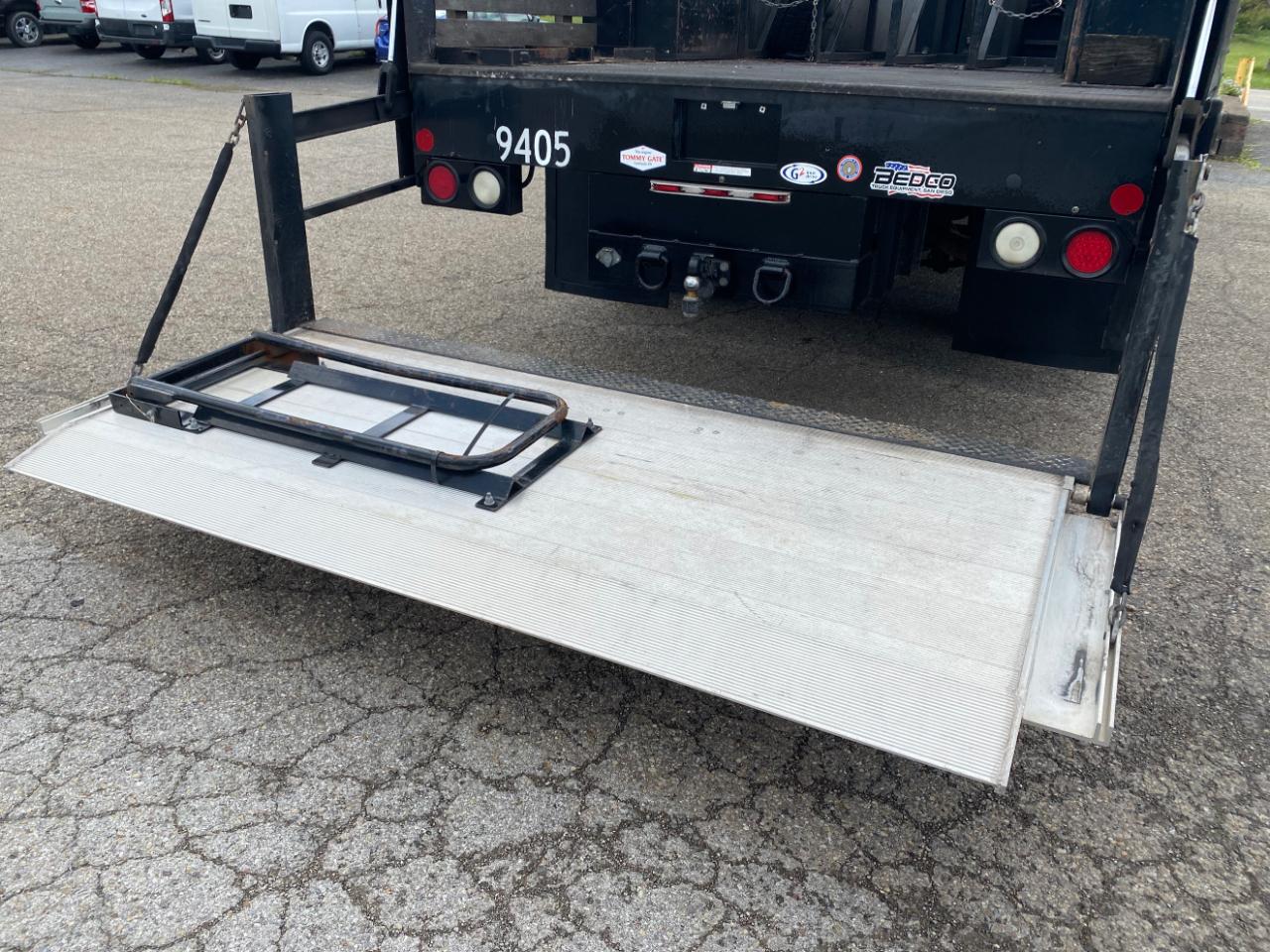 Ford Super Duty F-450 DRW XL 2WD Reg Cab 169" WB 84" CA 2017