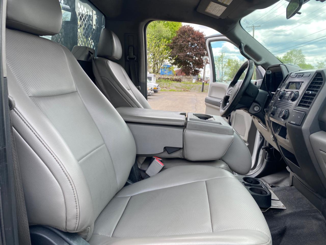 Ford Super Duty F-450 DRW XL 2WD Reg Cab 169" WB 84" CA 2017