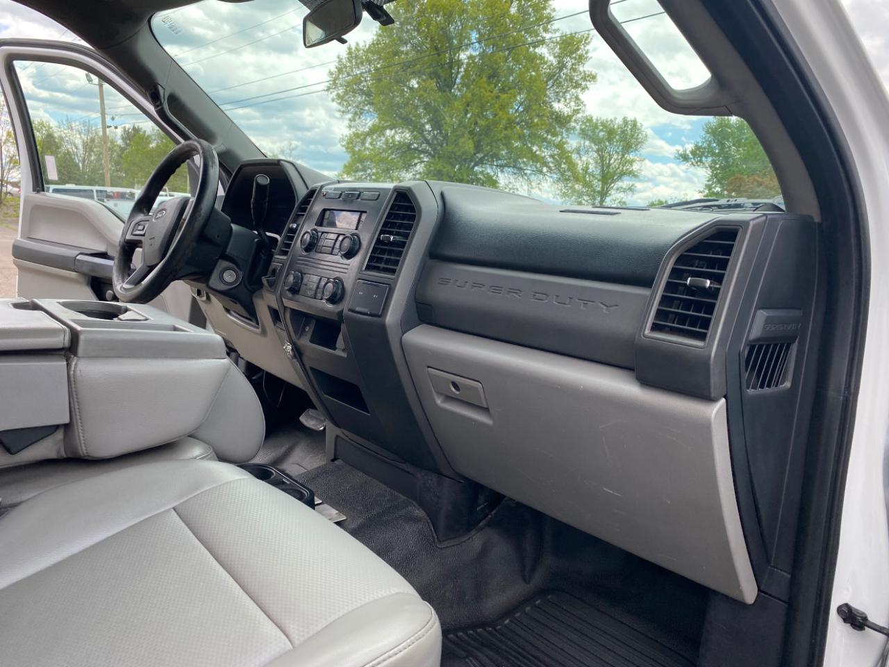 Ford Super Duty F-450 DRW XL 2WD Reg Cab 169" WB 84" CA 2017