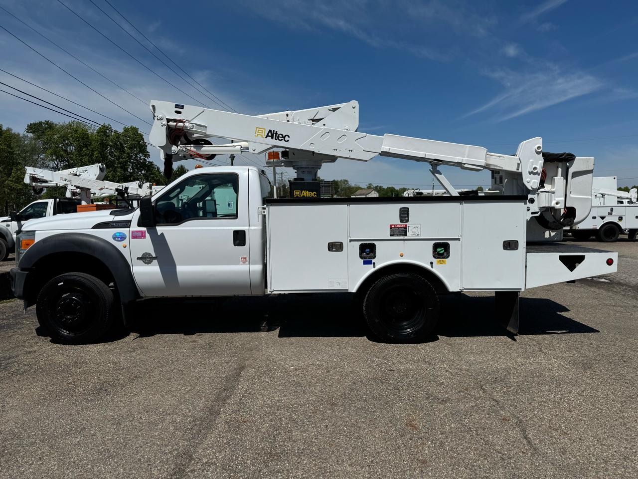 Ford Super Duty F-550 DRW 2WD Reg Cab 141" WB 60" CA XL 2013