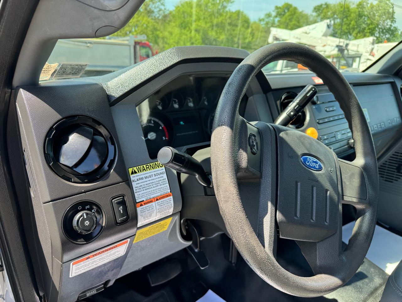 Ford Super Duty F-550 DRW 2WD Reg Cab 141" WB 60" CA XL 2013