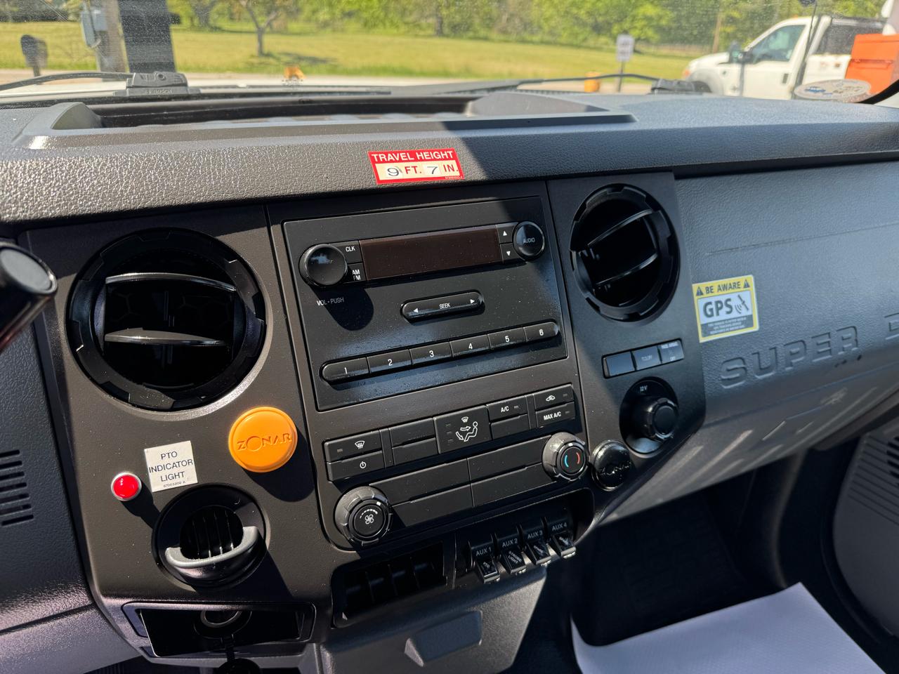 Ford Super Duty F-550 DRW 2WD Reg Cab 141" WB 60" CA XL 2013