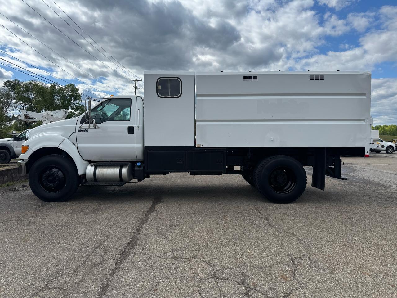 Ford Super Duty F-750 Straight Frame Reg Cab XL 2013