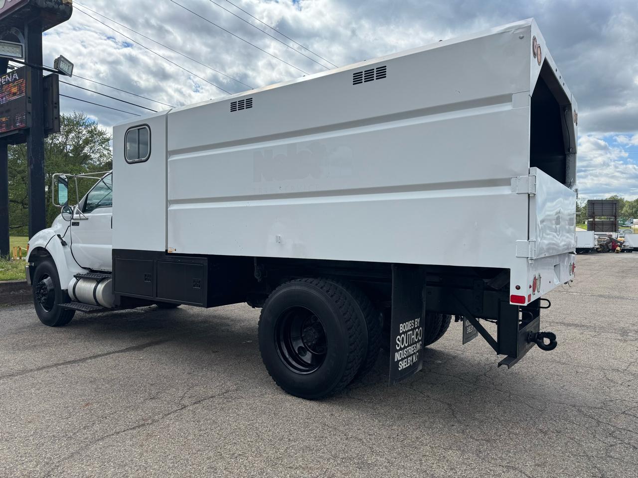 Ford Super Duty F-750 Straight Frame Reg Cab XL 2013