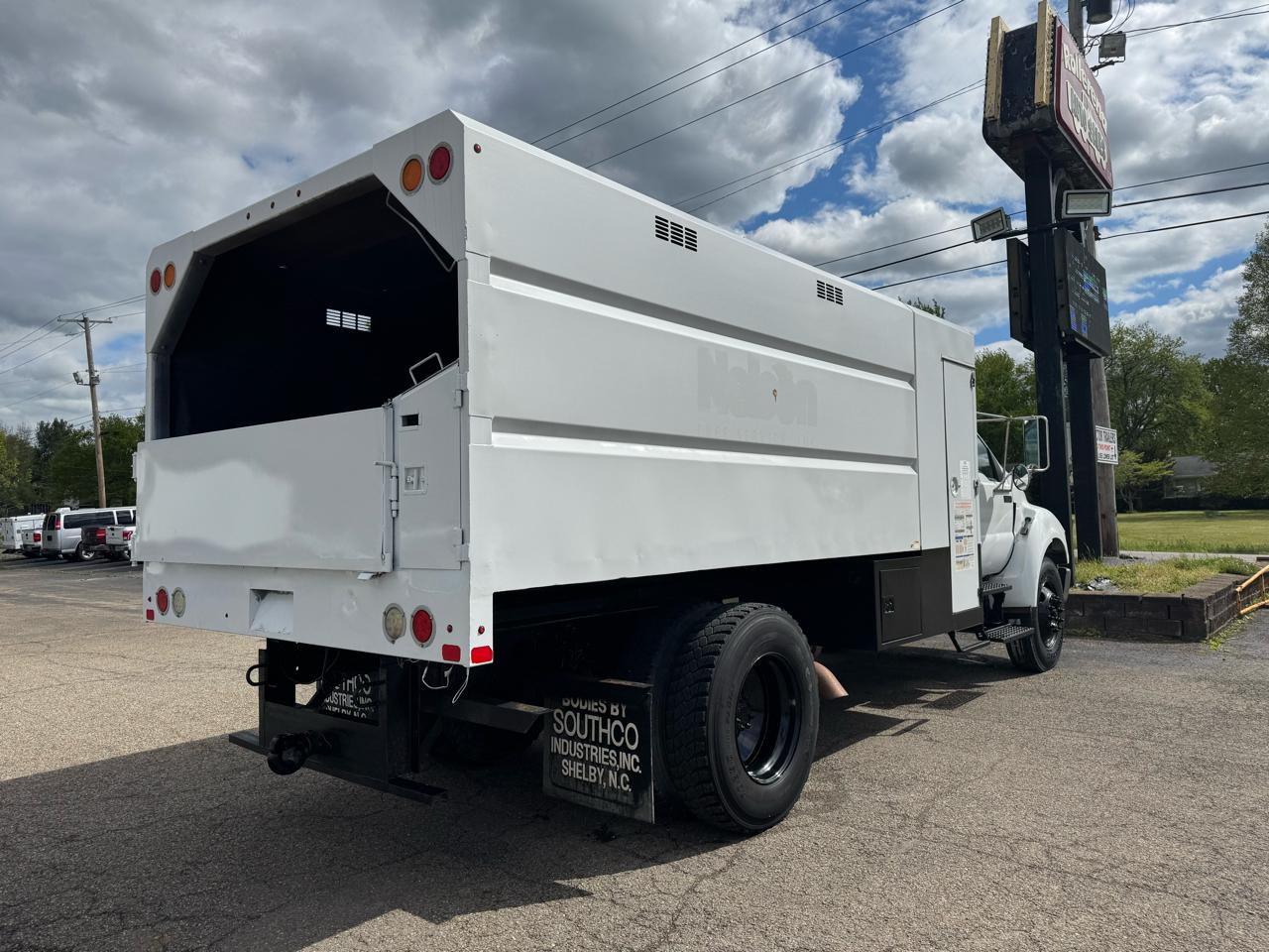 Ford Super Duty F-750 Straight Frame Reg Cab XL 2013