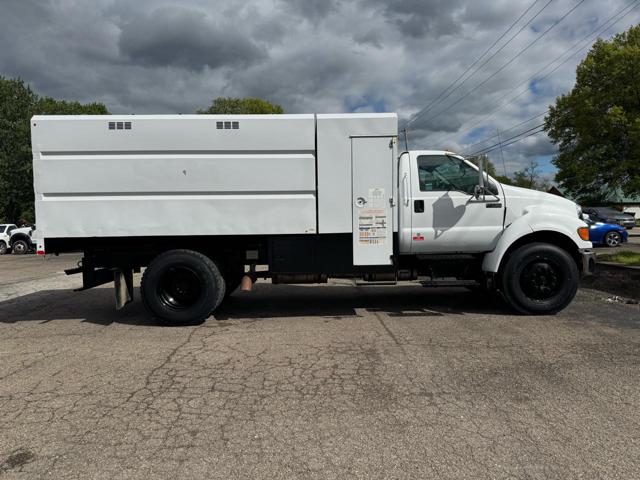 Ford Super Duty F-750 Straight Frame Reg Cab XL 2013