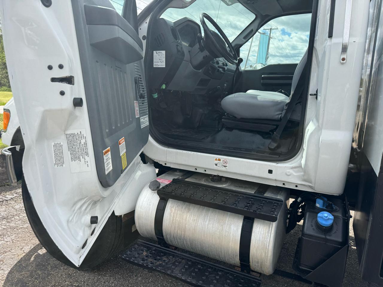Ford Super Duty F-750 Straight Frame Reg Cab XL 2013