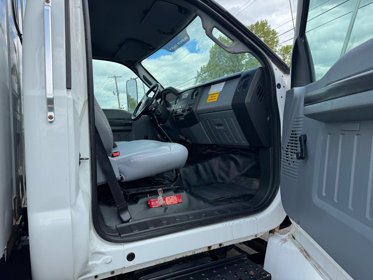 Ford Super Duty F-750 Straight Frame Reg Cab XL 2013