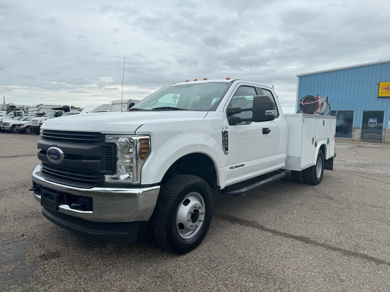 Ford Super Duty F-350 DRW XL 4WD SuperCab 168" WB 60" CA 2019