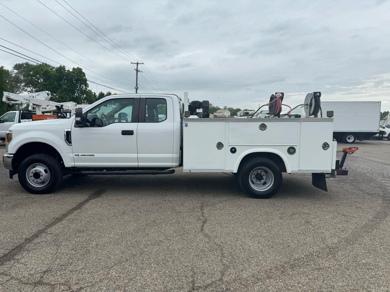 Ford Super Duty F-350 DRW XL 4WD SuperCab 168" WB 60" CA 2019