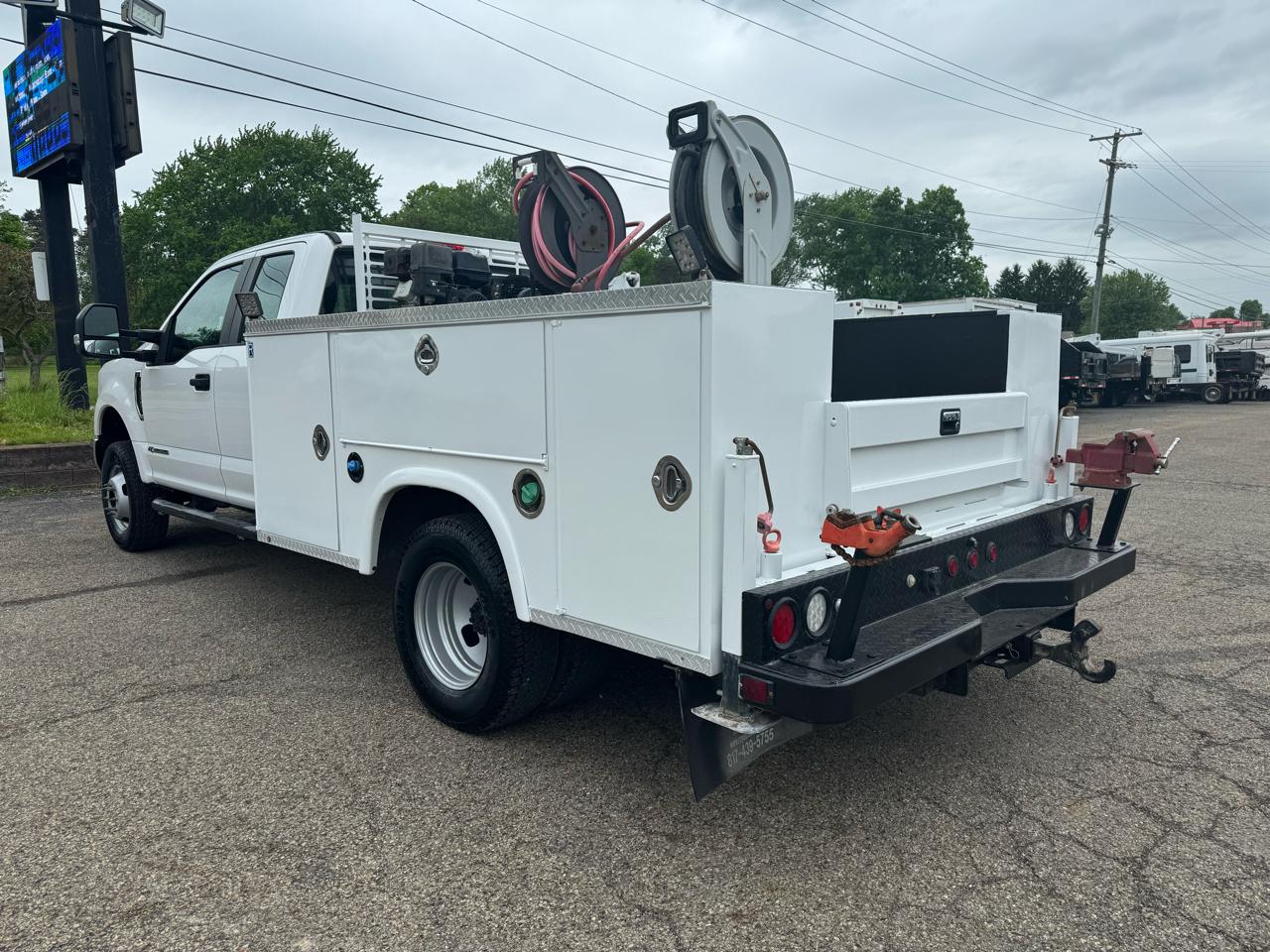 Ford Super Duty F-350 DRW XL 4WD SuperCab 168" WB 60" CA 2019