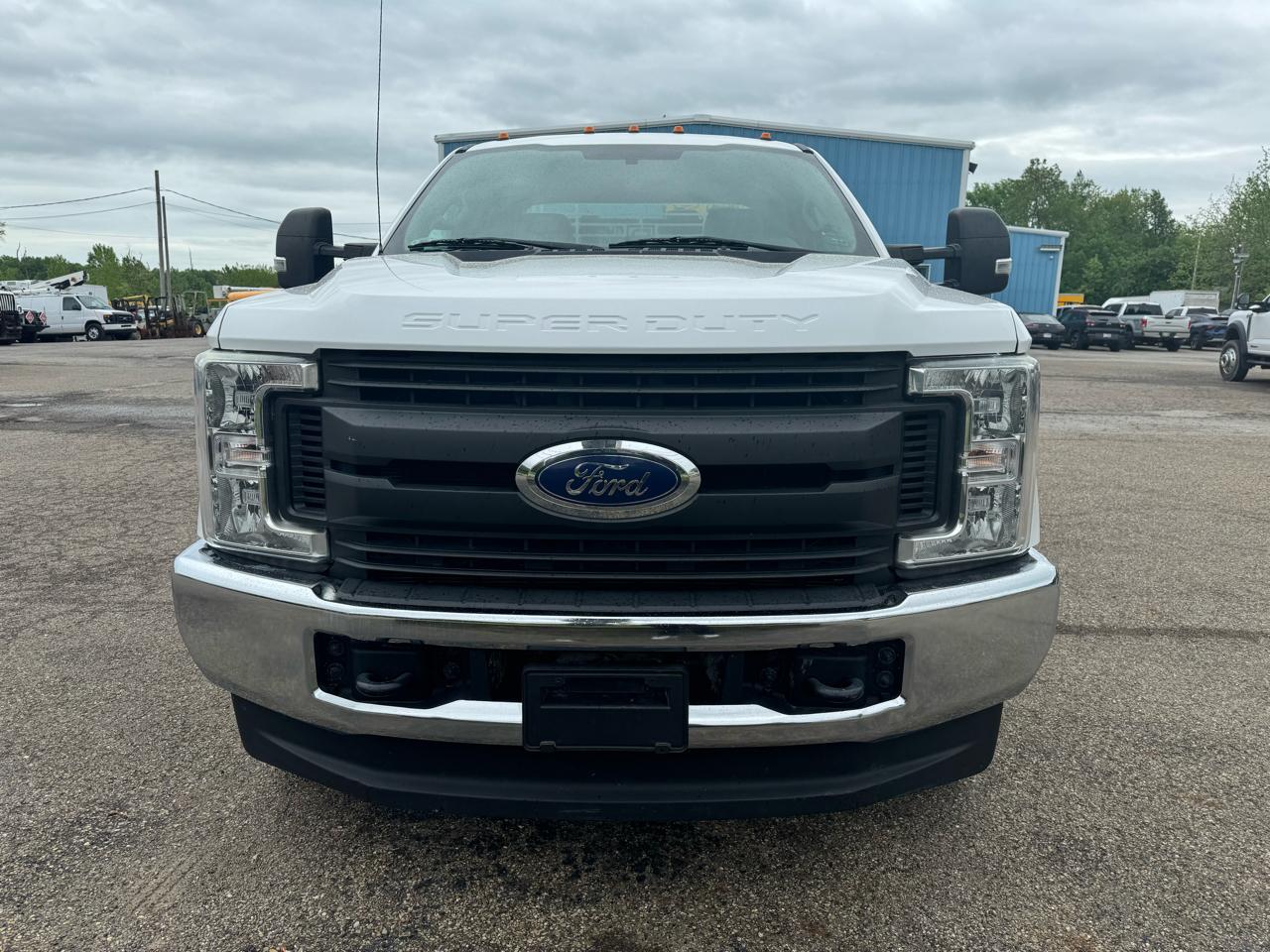 Ford Super Duty F-350 DRW XL 4WD SuperCab 168" WB 60" CA 2019