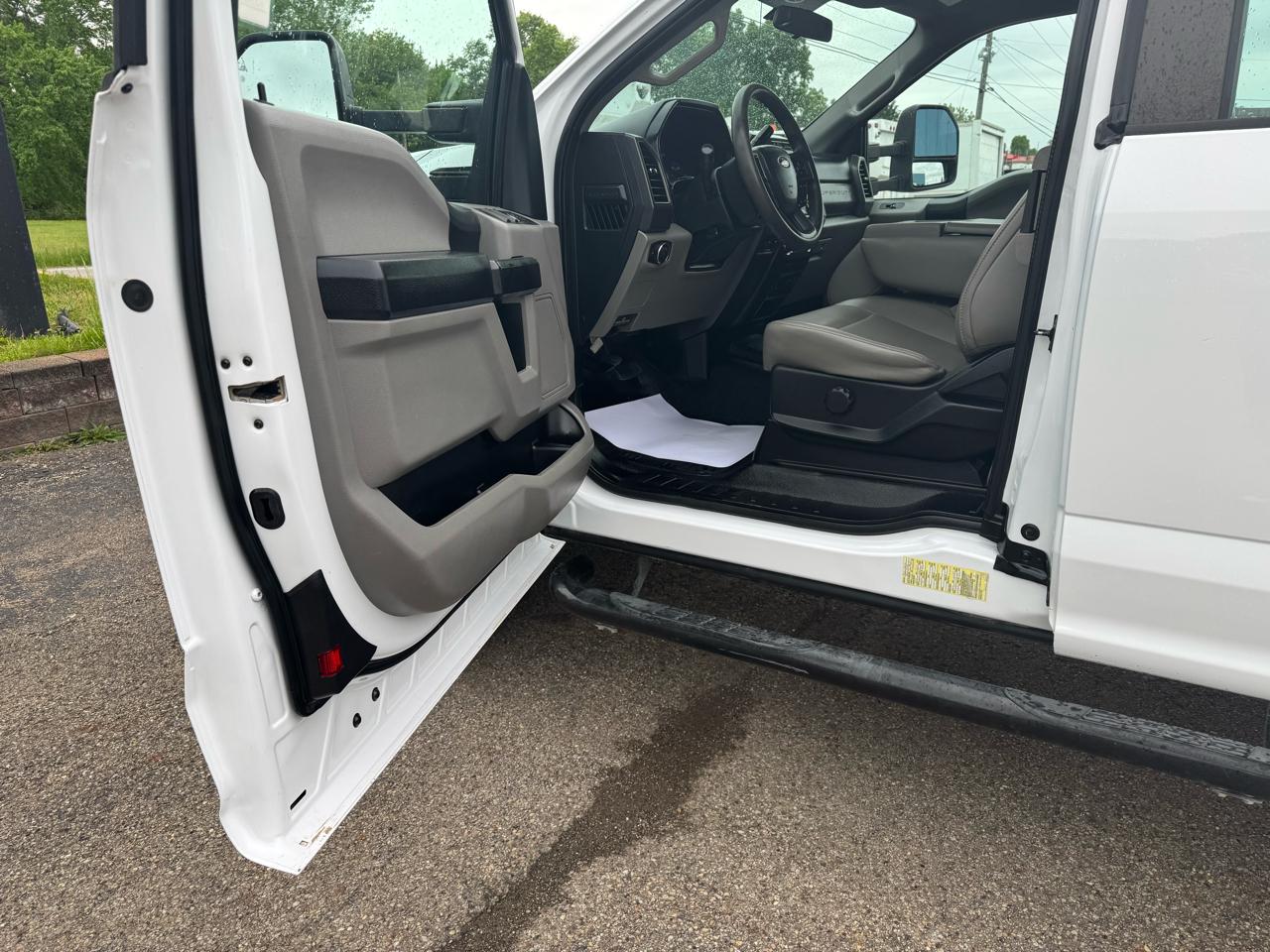 Ford Super Duty F-350 DRW XL 4WD SuperCab 168" WB 60" CA 2019
