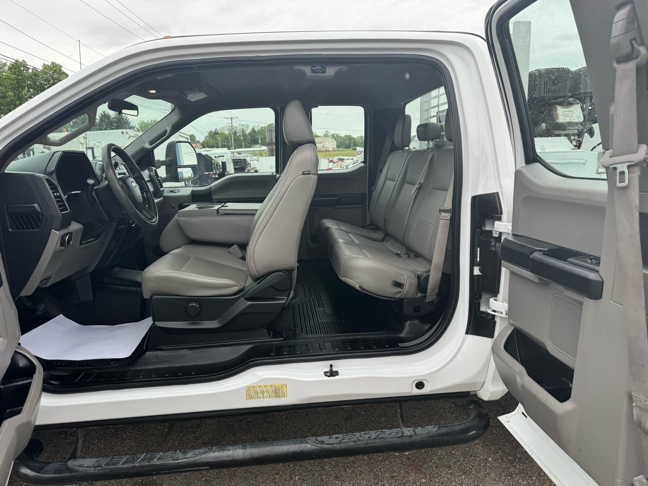 Ford Super Duty F-350 DRW XL 4WD SuperCab 168" WB 60" CA 2019