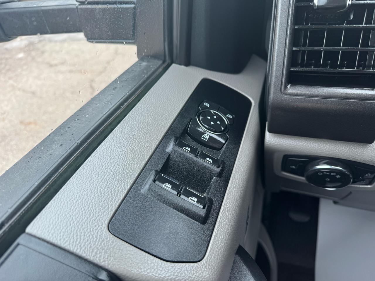 Ford Super Duty F-350 DRW XL 4WD SuperCab 168" WB 60" CA 2019
