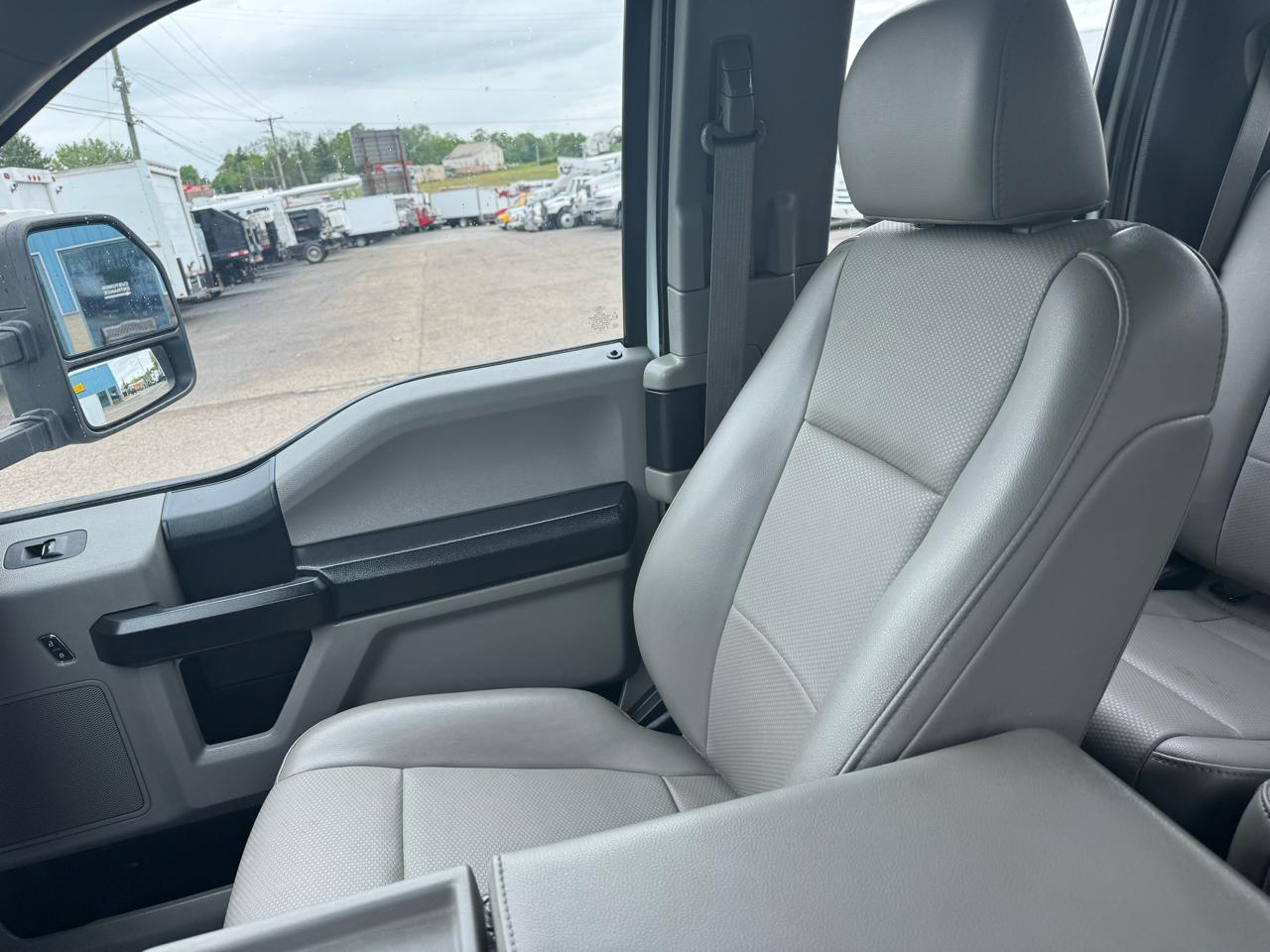 Ford Super Duty F-350 DRW XL 4WD SuperCab 168" WB 60" CA 2019
