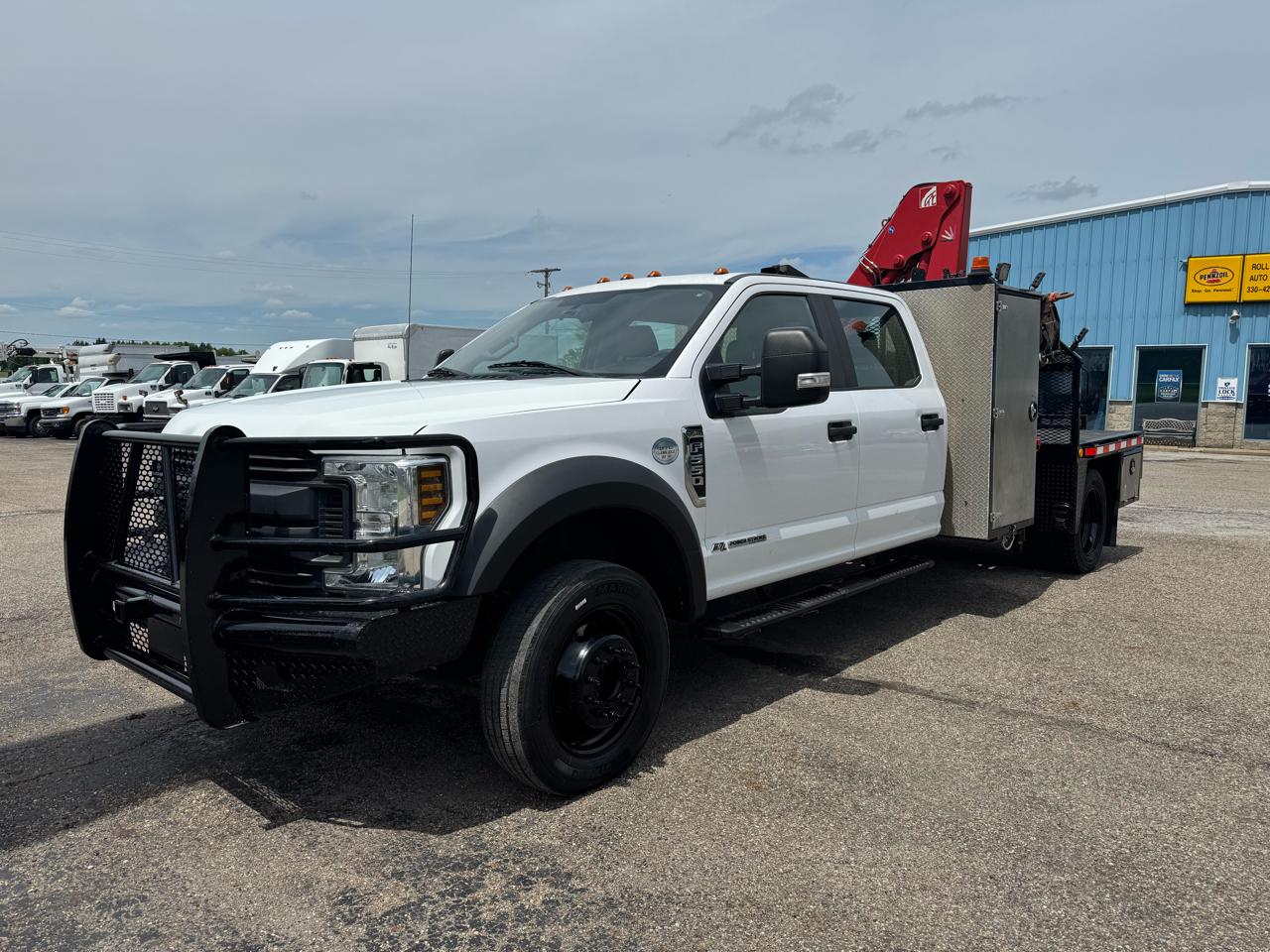 Ford Super Duty F-550 DRW XL 4WD Crew Cab 203" WB 84" CA 2018