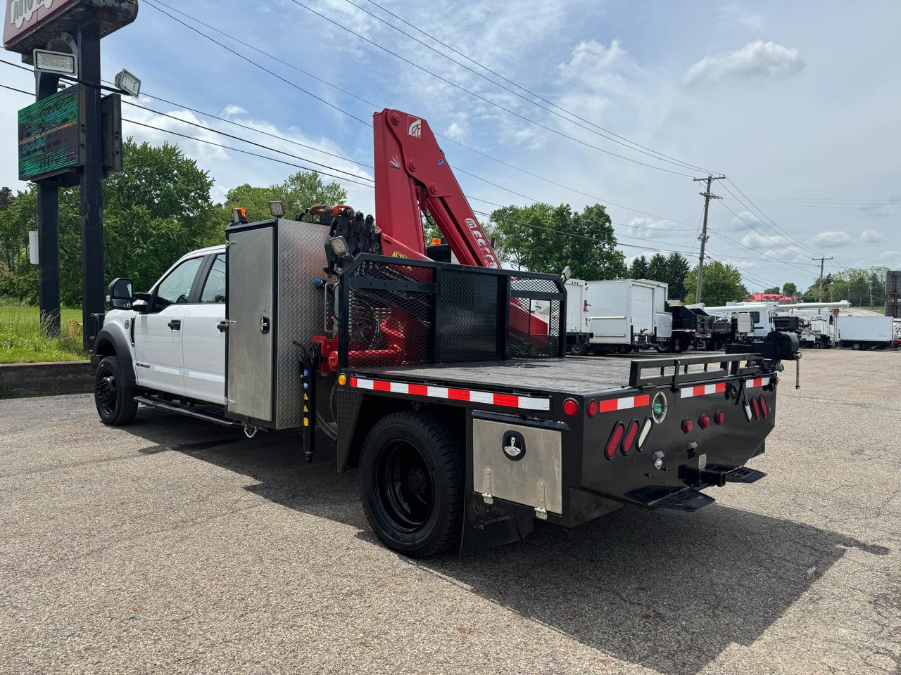 Ford Super Duty F-550 DRW XL 4WD Crew Cab 203" WB 84" CA 2018