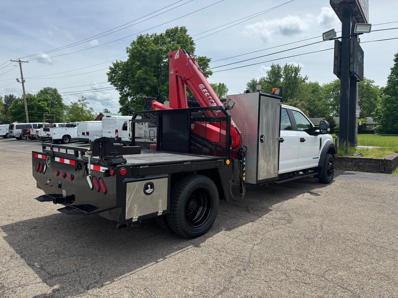 Ford Super Duty F-550 DRW XL 4WD Crew Cab 203" WB 84" CA 2018