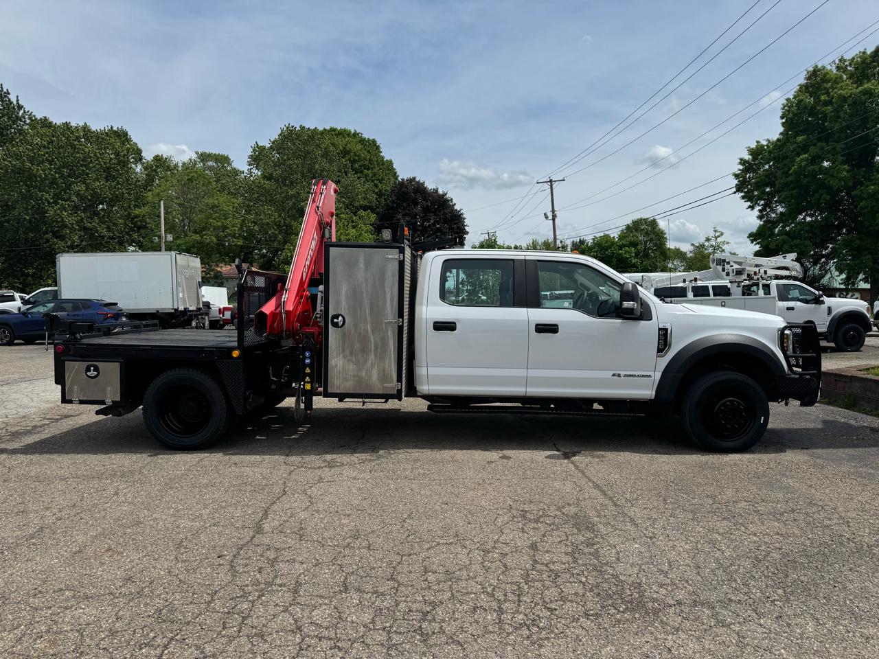 Ford Super Duty F-550 DRW XL 4WD Crew Cab 203" WB 84" CA 2018