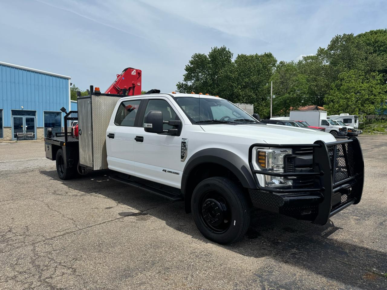 Ford Super Duty F-550 DRW XL 4WD Crew Cab 203" WB 84" CA 2018
