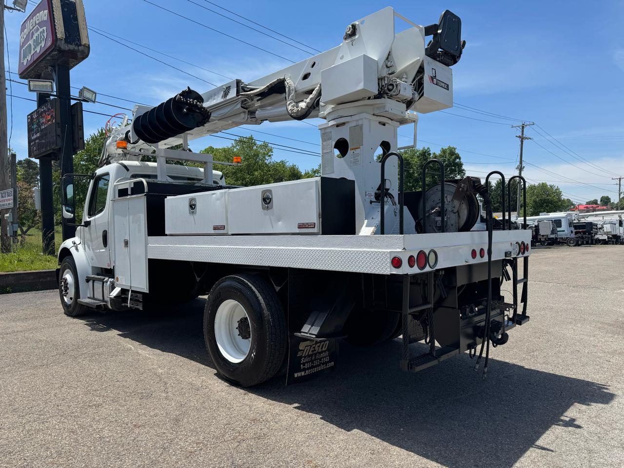 Freightliner M2 106  2014